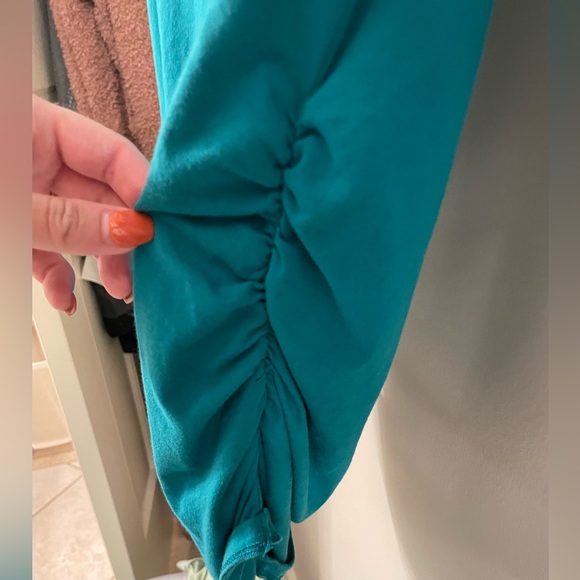 Old navy fitted teal maternity top - Picture 3 of 3